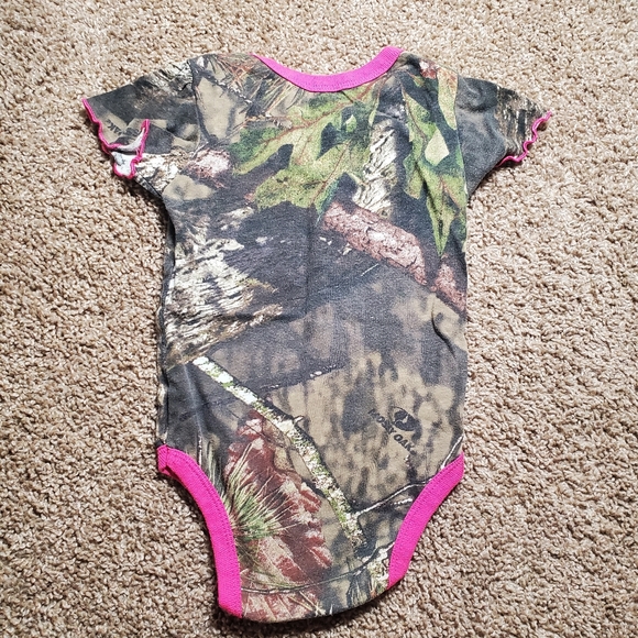 Mossy Oak Pink Camo Hunting Short Sleeve Baby One Piece 18M - Picture 4 of 5